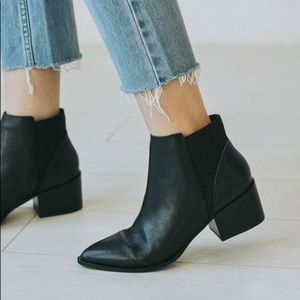 Chinese Laundry black Finn boots